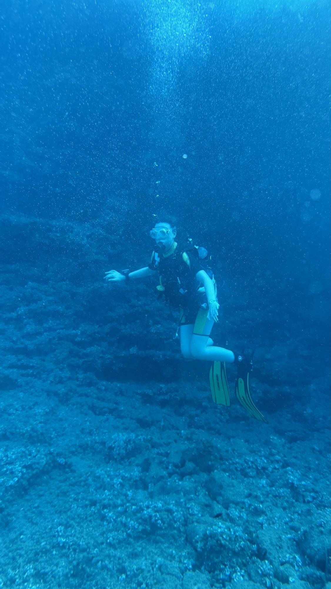 Diving with Georgia on her Open Water qualifying dive — dive photo by Stephan Whelan