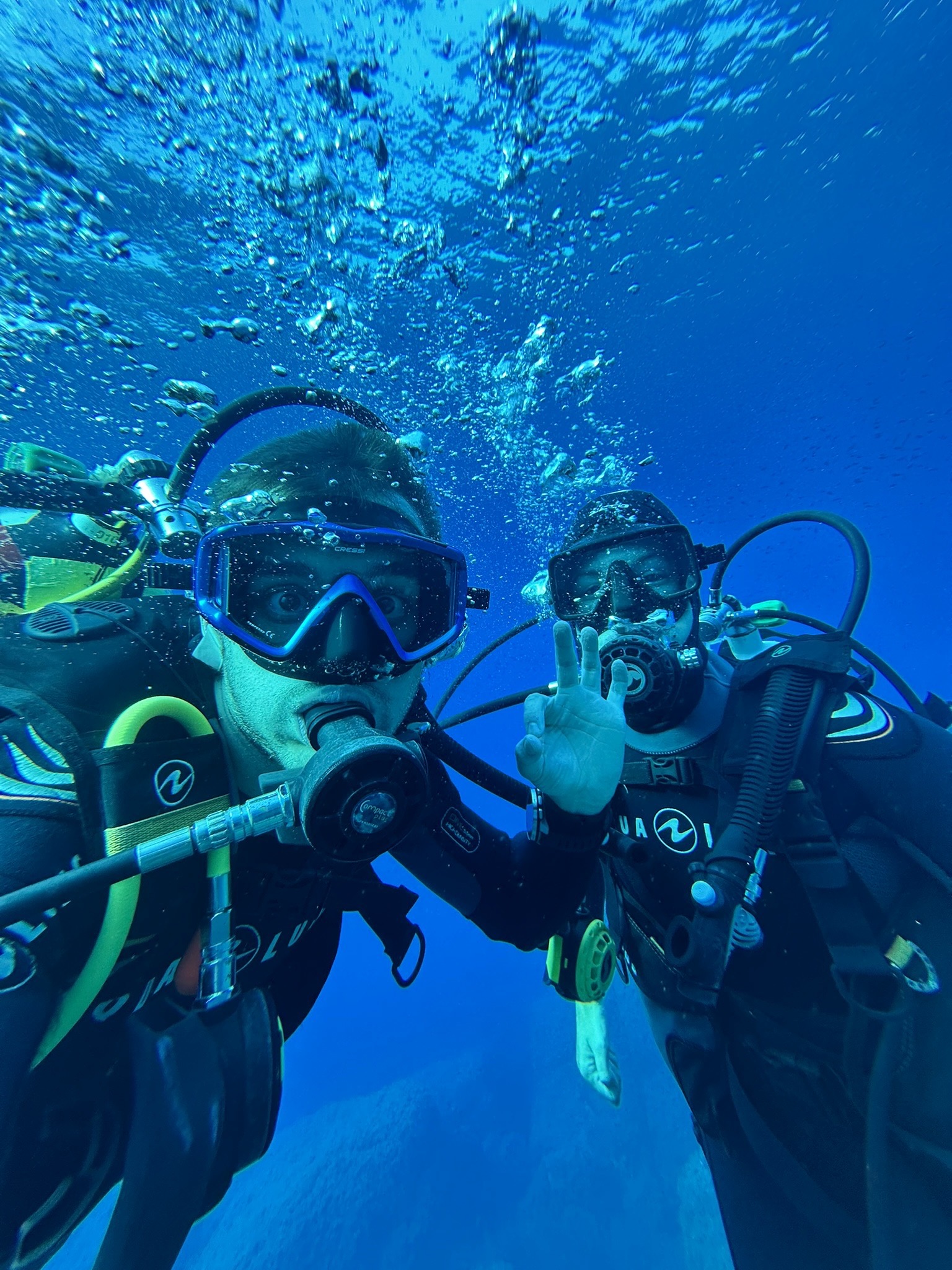 Isola dei Cavoli — dive photo by Daniele Ratti